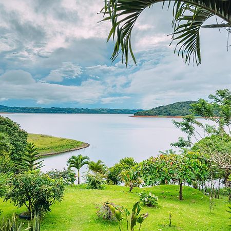 Tinajas Arenal Lakefront Lodge Nuevo Arenal Exterior photo