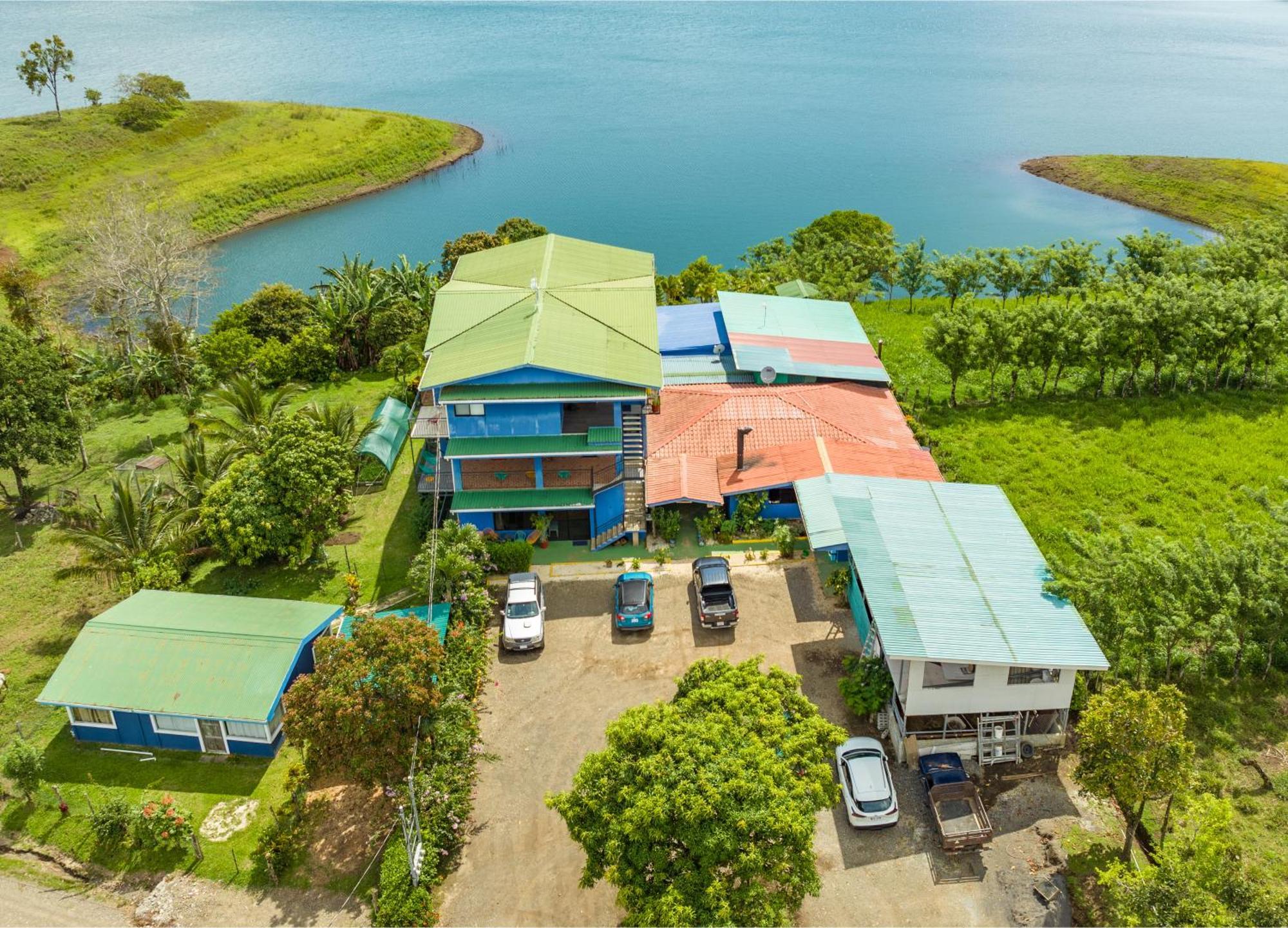 Tinajas Arenal Lakefront Lodge Nuevo Arenal Exterior photo