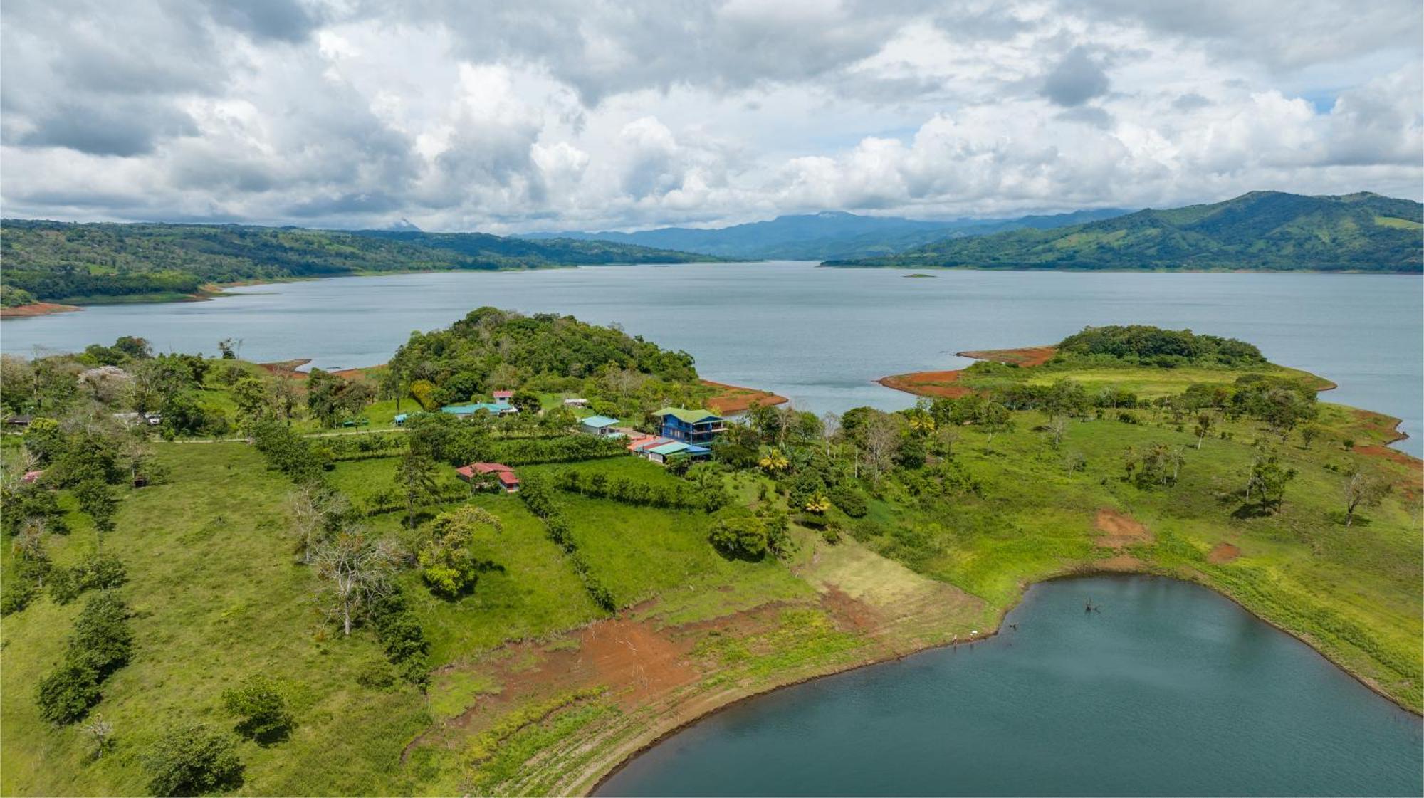 Tinajas Arenal Lakefront Lodge Nuevo Arenal Exterior photo